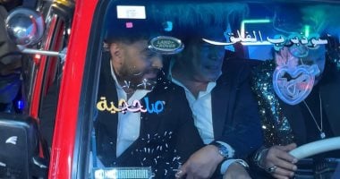 تامر حسنى وأبطال فيلم ريستارت يصلون العرض الخاص بـ”تمناية” تامر حسنى وأبطال فيلم ريستارت يصلون العرض الخاص بـ"تمناية"