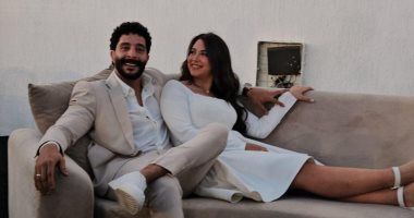 مصطفى منصور وهايدى رفعت فى جلسة تصوير رومانسية احتفالا بخطبتهما
