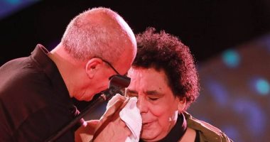 محمد منير .. "دموعك غالية علينا" الجمهور يتفاعل مع فيديو بكى فيه الكينج