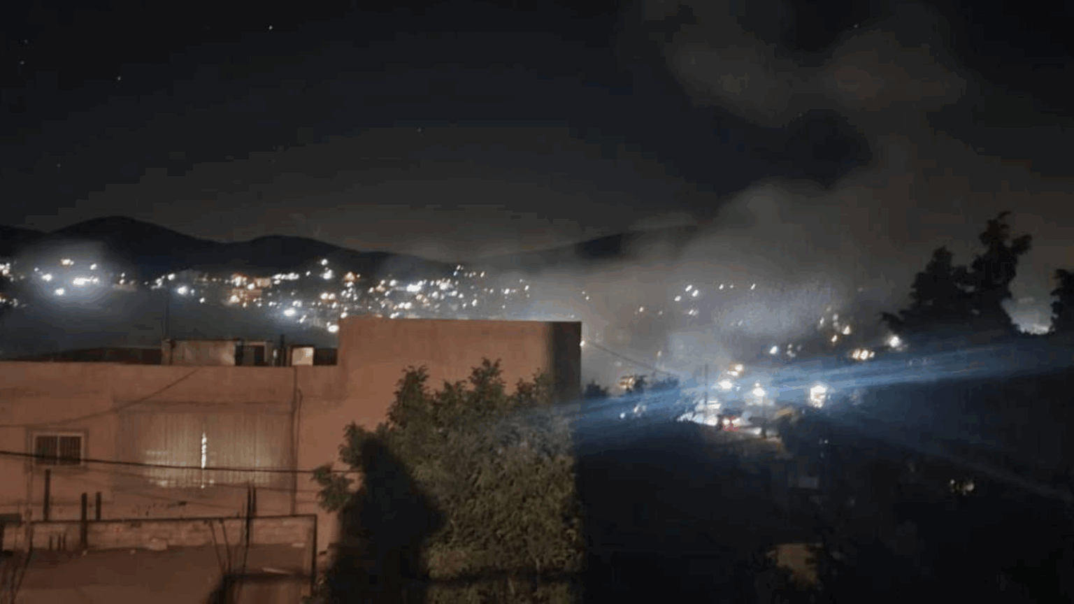 غارات إسرائيلية مكثّفة على بلدات شرق وجنوب لبنان (فيديو) - إرم نيوز