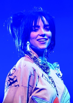 بيلي إيليش تحصل على أرفع جوائز الموسيقى الأمريكية بيلي إيليش تحصل على أرفع جوائز الموسيقى الأمريكية