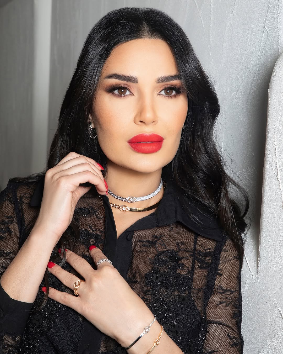 مكياج الشفاه الأحمر بأسلوب سيرين عبد النور (إنستغرام)