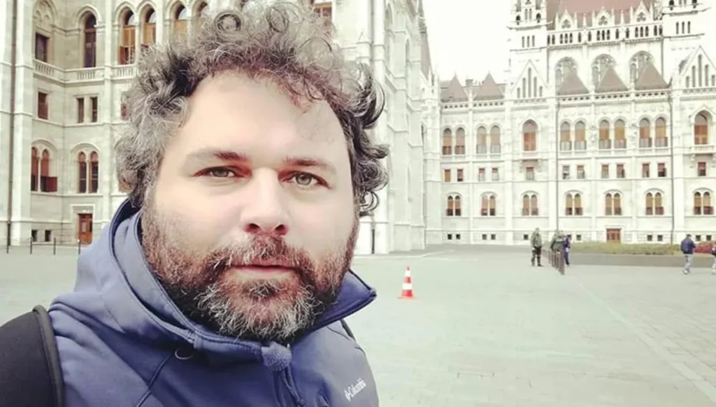 بعد خضوعه للتحقيق... وسام سعادة يستعيد جواز السفر وهذا ما قاله عن 'الدزازين'