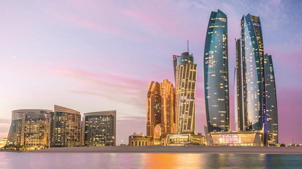 %5.7 نمو اقتصاد أبوظبي في 2026 بدعم القطاعات غير النفطية