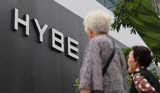 تفتح Hybe China في بكين حيث يهدف K-Pop Powerhouse إلى تعزيز الوجود في المشهد المحلي