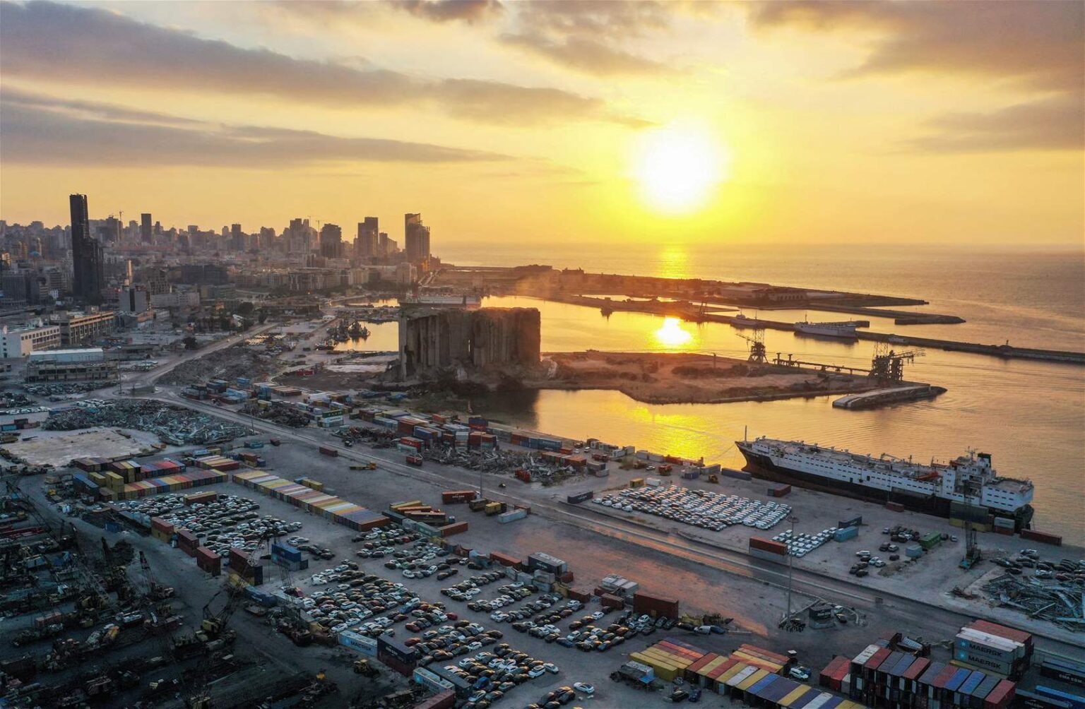 "أُخلي سبيلهما"... الرواية الكاملة لفقدان 42 ألف دولار بمرفأ بيروت!