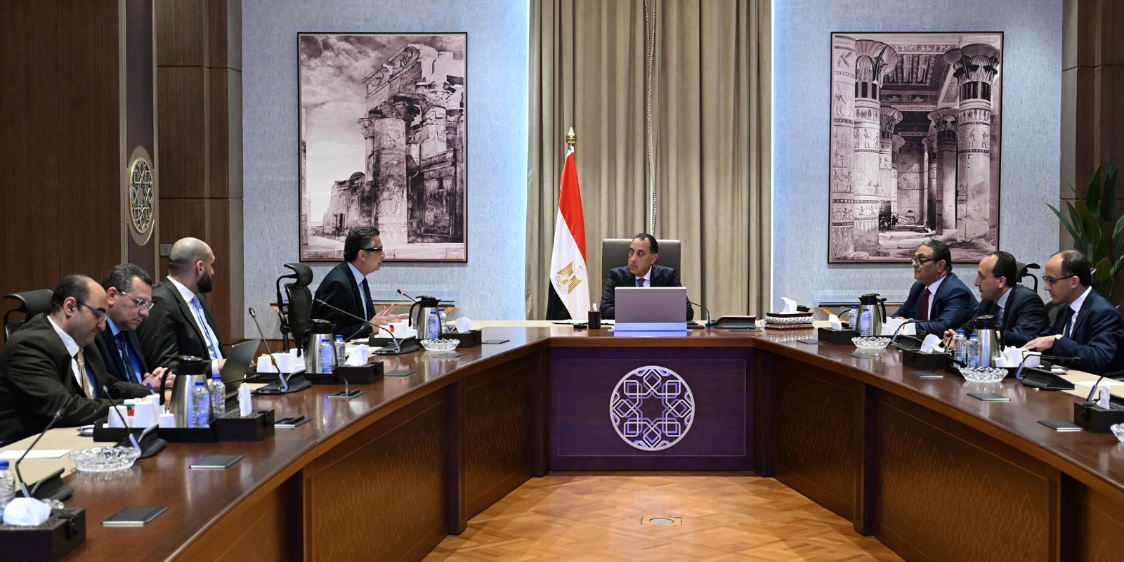 رئيس الوزراء ووزير التموين 