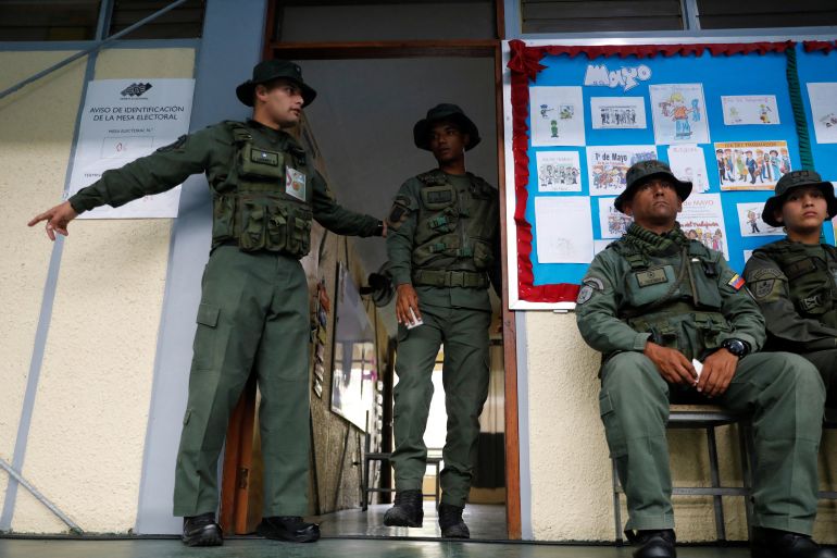 Members of Venezuelan military personnel vote in the country's parliamentary elections, in Caracas, Venezuela May 25, 2025. REUTERS/Leonardo Fernandez Viloria
