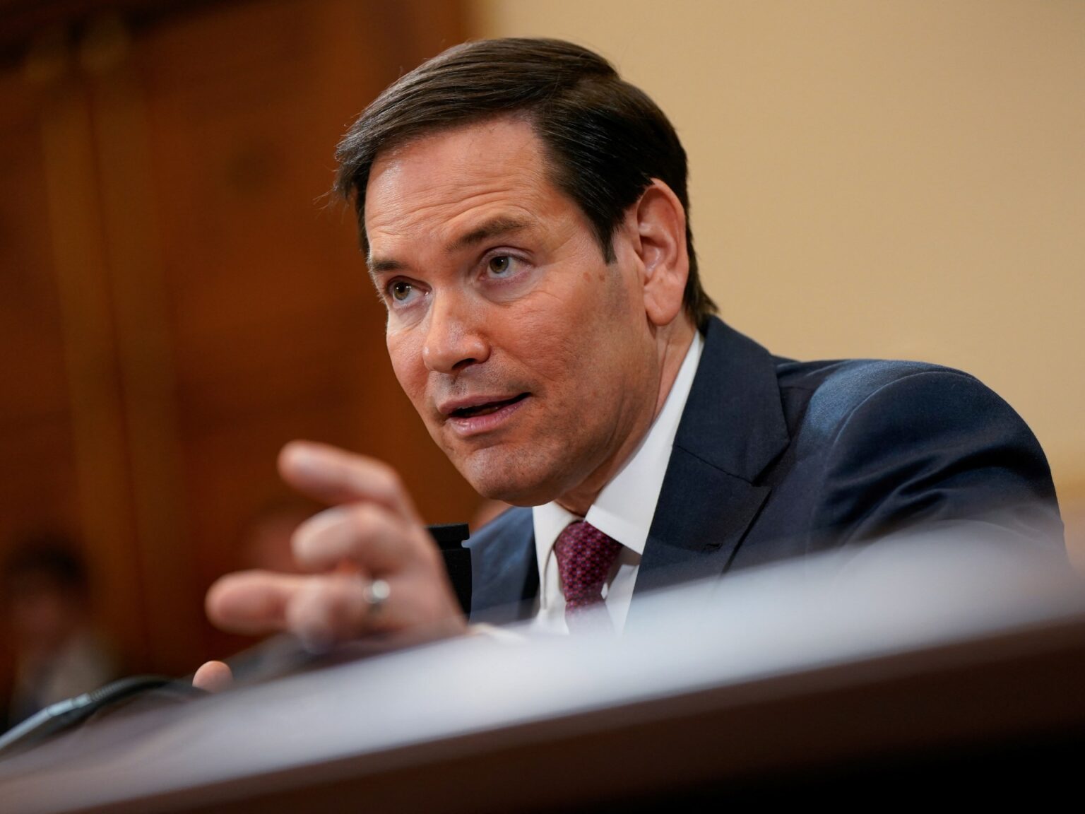 واشنطن تفرض قيودا جديدة على تأشيرات مسؤولين أجانب | أخبار