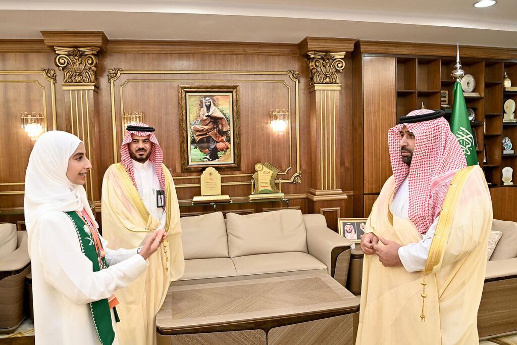 أمير جازان يكرّم جيوان شعبي لتحقيقها المركز الثاني على مستوى العالم في “آيسف 2025” أمير جازان يكرّم جيوان شعبي لتحقيقها المركز الثاني على مستوى العالم في "آيسف 2025"