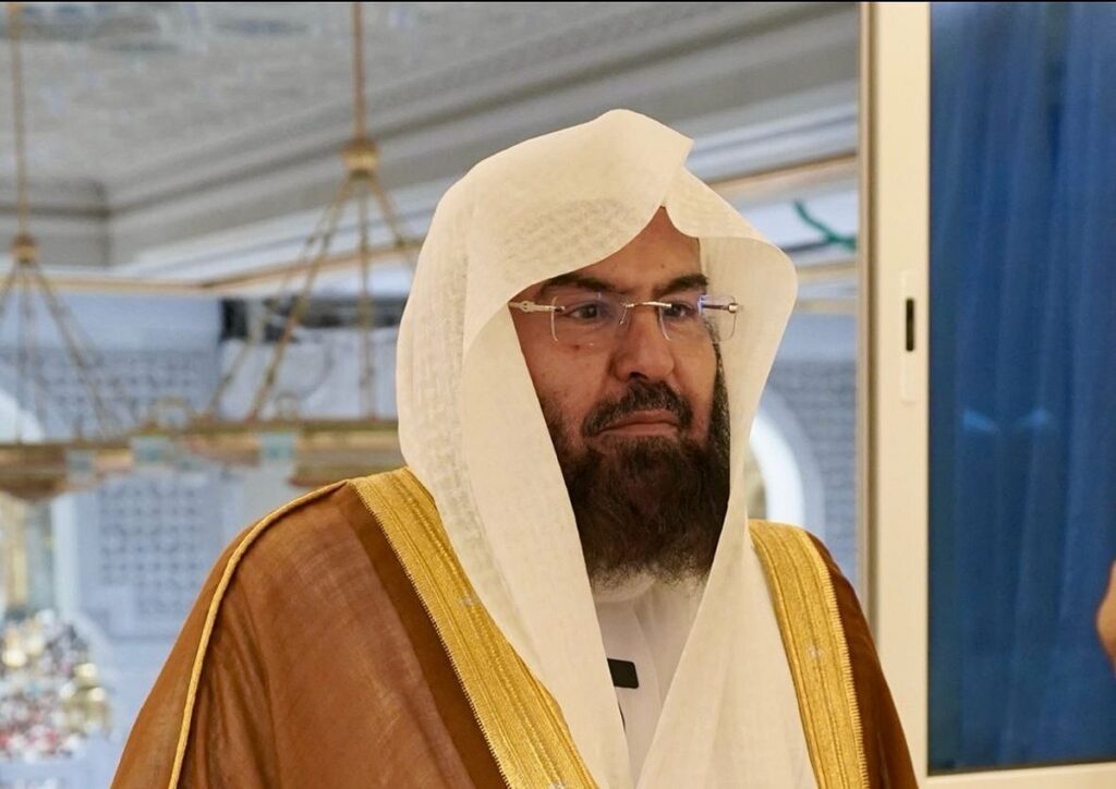 السديس يوجّه أئمة وخطباء الحرمين باختصار خطبة وصلاة الجمعة وتقصيرهما في الحج