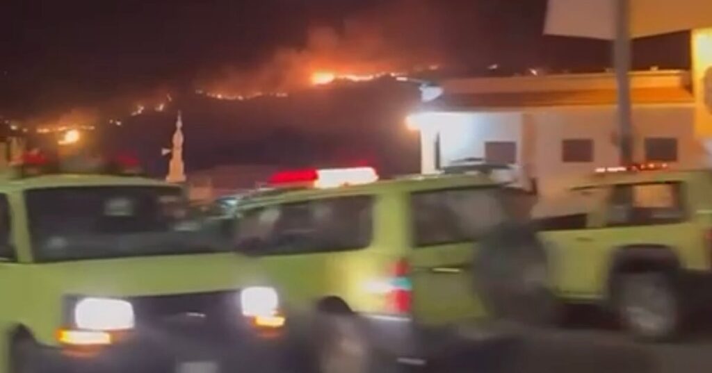 بمشاركة الطائرات والدفاع المدني بالطائف.. استمرار الجهود لمحاولة إخماد حريق المندق – صحيفة سبق الالكترونية بمشاركة الطائرات والدفاع المدني بالطائف.. استمرار الجهود لمحاولة إخماد حريق المندق - صحيفة سبق الالكترونية