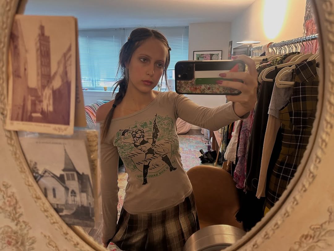 جيجي حديد Gigi Hadid - بيلا حديد Bella Hadid - آيدان نيكس Aydan Nix - محمد حديد Mohamed Hadid - يولاندا حديد Yolanda Hadid - تيري هاتفيليد دول Terri Hatfield Dull - عائلة حديد Hadid family - أخبار المشاهير - ET بالعربي - Daily Mail ديلي ميل - أخبار جيجي حديد - أخبار بيلا حديد - فلوريدا Florida - نيويورك New York - Parsons School of Design كلية بارسونز - علاقات المشاهير - شقيقة جيجي حديد - شقيقة بيلا حديد - أخبار هوليوود - جديد عائلة حديد - أخبار عالم الموضة - أخبار فاشن - مصممة أزياء جديدة - مؤثرة أزياء - أخبار نيويورك - أخبار الموضة العالمية - أخبار عائلة حديد - محمد حديد وبناته - Mohamed Hadid daughters