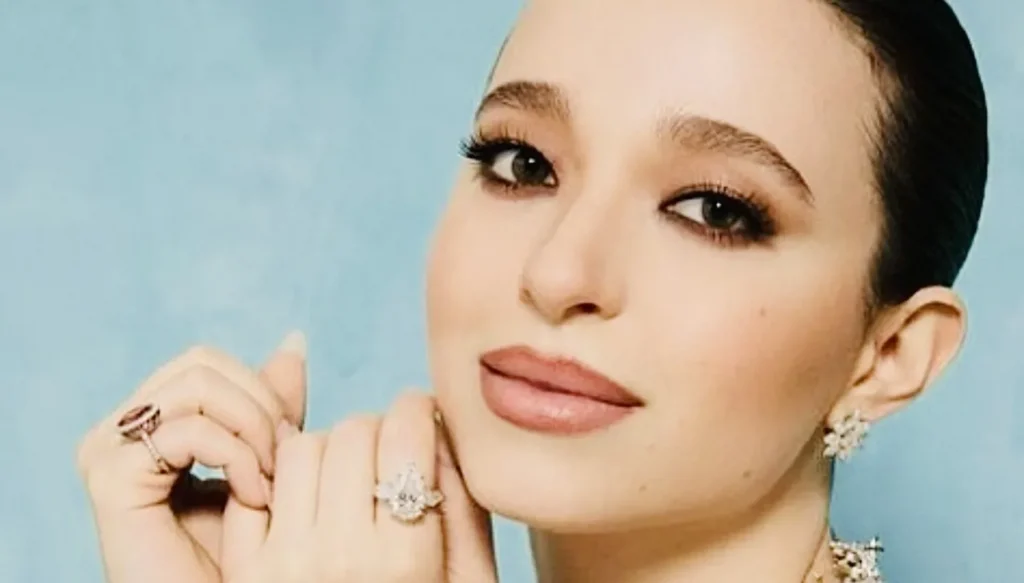 ميكي ماديسون تلفت الأنظار في حفل مجوهرات تيفاني بتوقيع إيلي صعب (صور وفيديو)