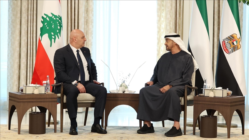 رئيس الإمارات يبحث مع نظيره اللبناني ملفات إقليمية ودولية