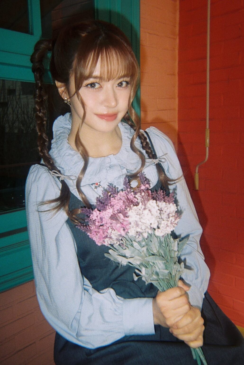 NMIXX - Fanclub الرسمي: NSWER (الجيل الثالث: "Dexxert Shop" - Lily ، Bae ، Kyujin Film Photos)