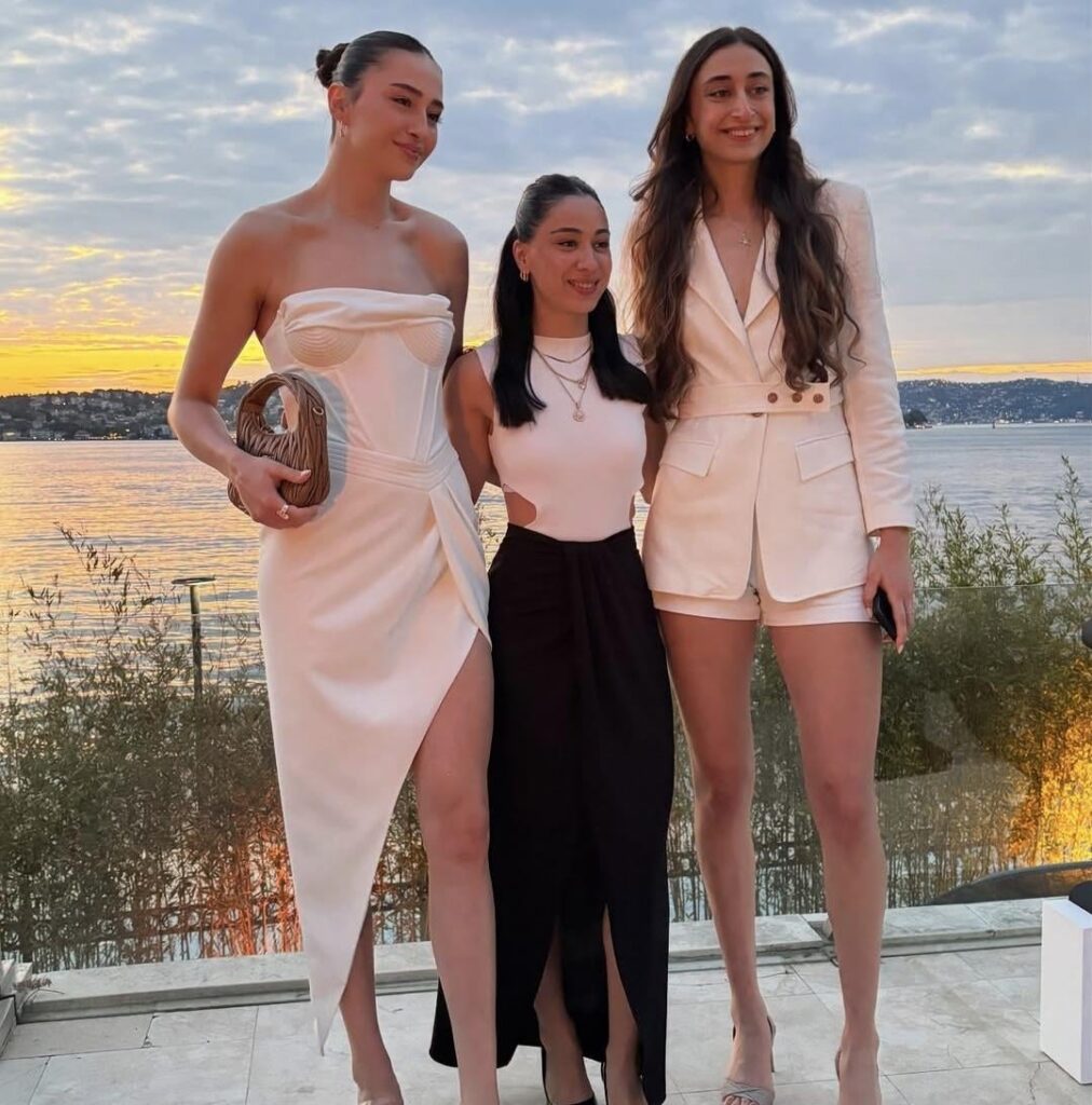 Elif şahin ve Saliha