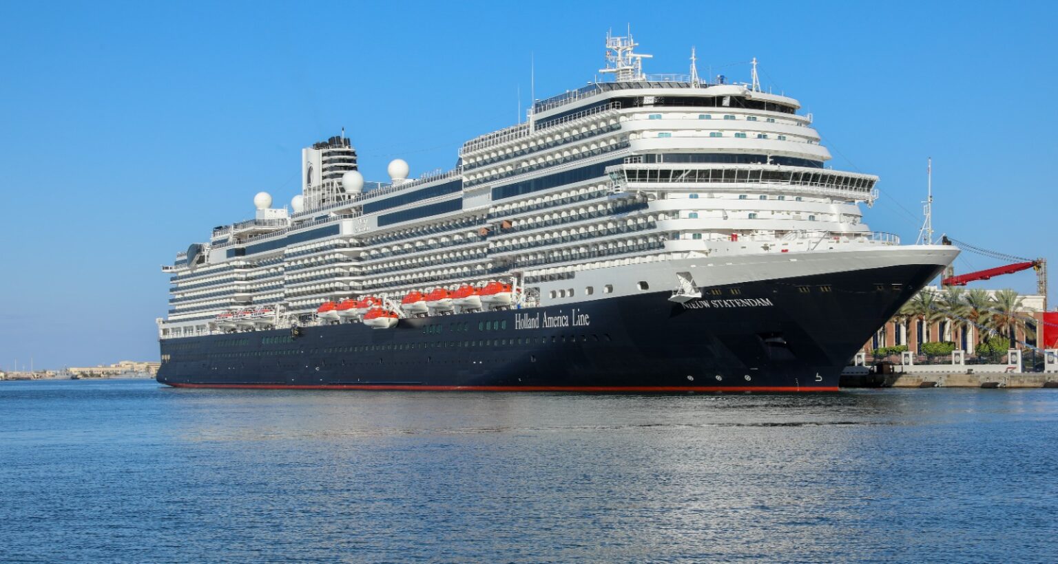 تحالف مصري إماراتي ينشئ محطة للركاب والسفن السياحية بميناء السخنة 