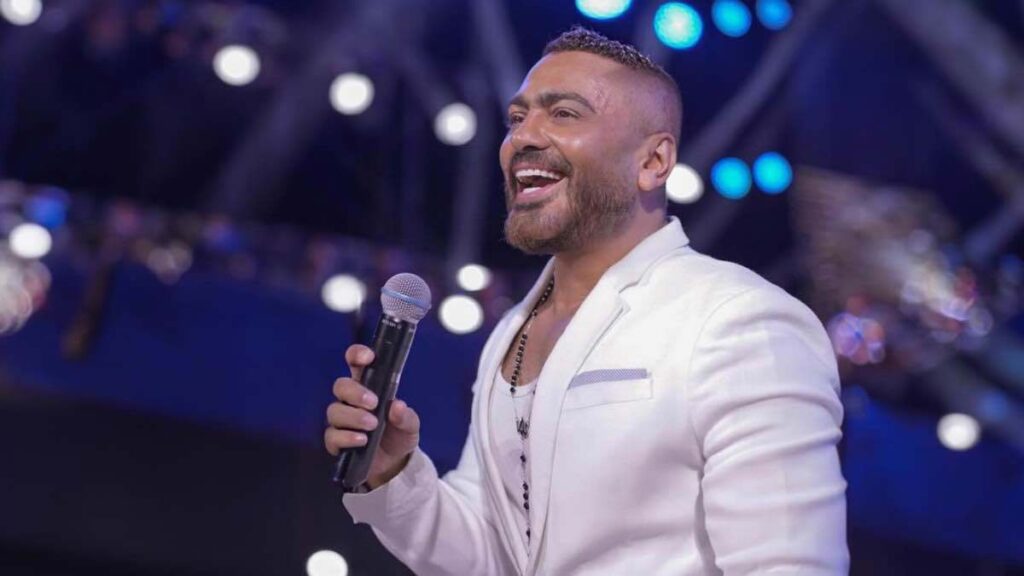 تامر حسني يفاجىء جمهوره بطلب مؤثر (فيديو) - إرم نيوز