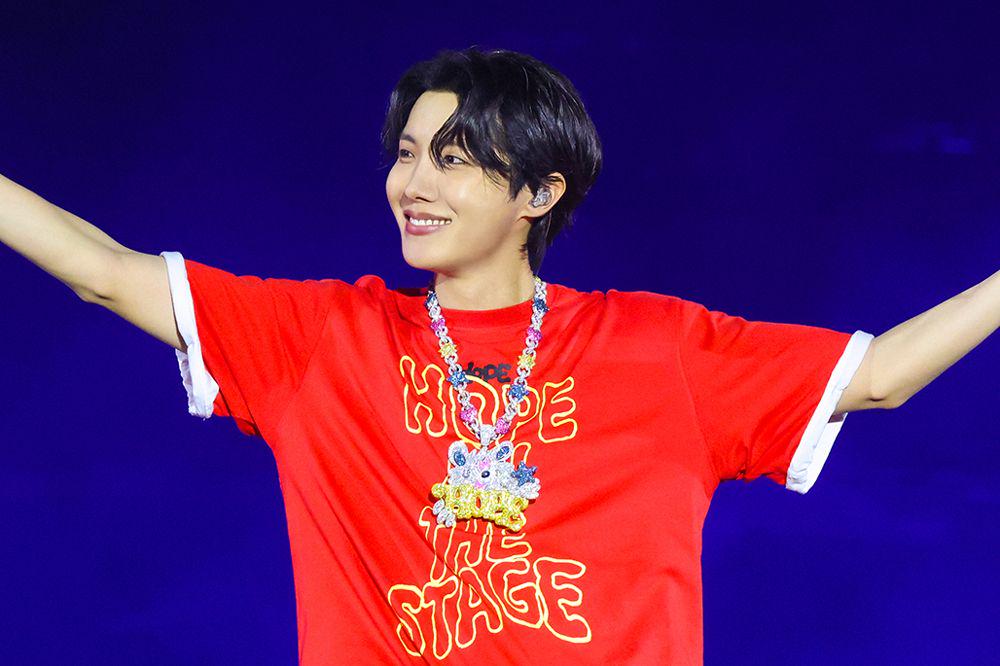 BTS J-Hope-J-Hope يشارك "اعتقاد صغير واحد" الذي لا يزال يرشده وكيف يشعر في النهاية بمجلة BTS (حصرية) @ People (250619)