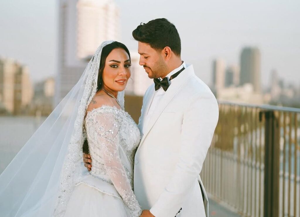 تكبره بـ18 عامًا.. زواج المنتجة الإماراتية رشا الظنحاني والمطرب محمد شاهين