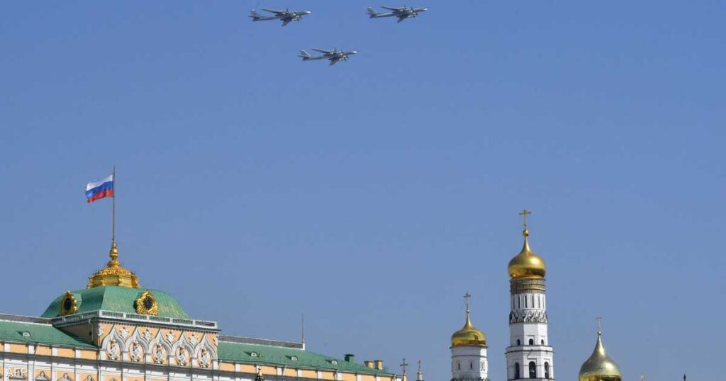 عملية "واسعة النطاق".. أوكرانيا تستهدف طائرات عسكرية روسية