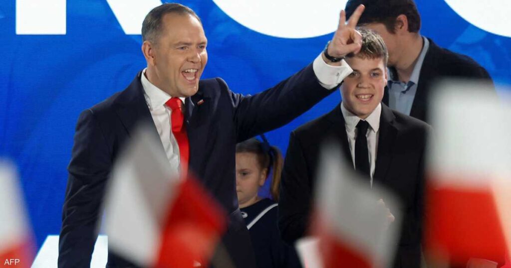 بولندا.. فوز القومي كارول نافروتسكي بالانتخابات الرئاسية