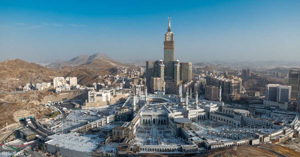 فيديو.. رصد تسلل عشرات الحجاج إلى مكة عبر الصحراء