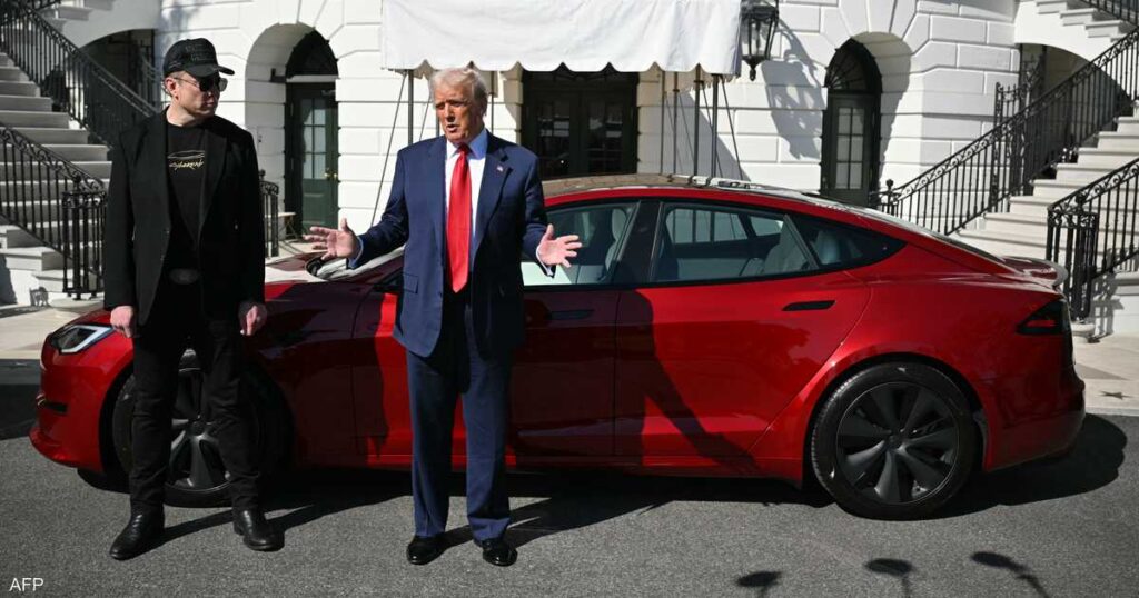 سيارة تسلا الحمراء.. هل تكون أول ضحية لخلاف ترامب وماسك؟ سيارة تسلا الحمراء.. هل تكون أول ضحية لخلاف ترامب وماسك؟