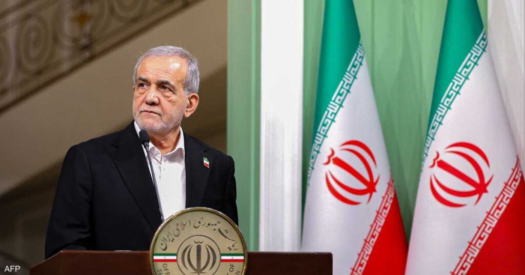 الرئيس الإيراني: سنعيد بناء المنشآت النووية إذا دمرت