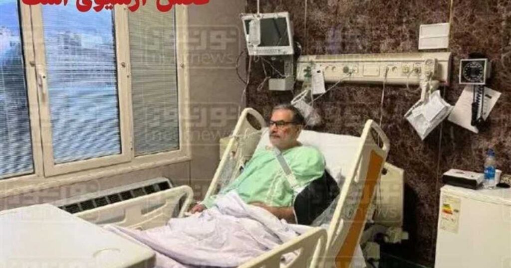 وكالة إيرانية تؤكد أن شمخاني على قيد الحياة وتنشر صورة وكالة إيرانية تؤكد أن شمخاني على قيد الحياة وتنشر صورة