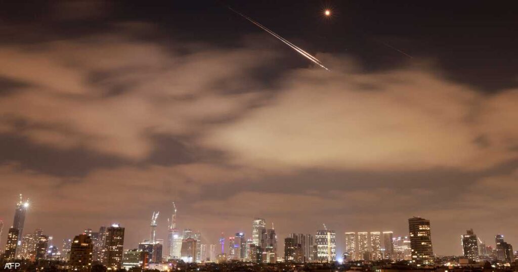 إيران تطلق ضربة صاروخية جديدة على إسرائيل إيران تطلق ضربة صاروخية جديدة على إسرائيل