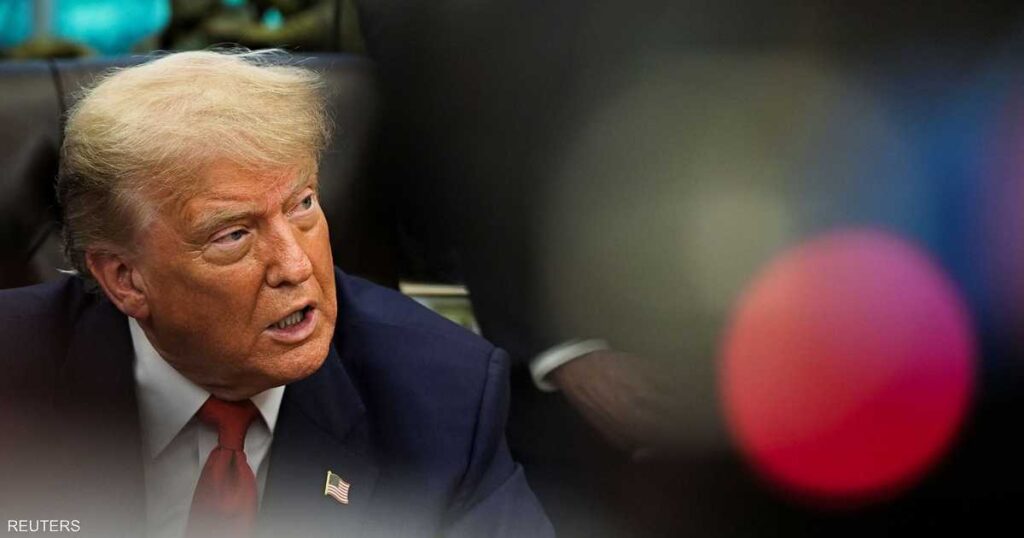 ترامب يوقع على أمر تنفيذي بإنهاء العقوبات عن سوريا ترامب يوقع على أمر تنفيذي بإنهاء العقوبات عن سوريا