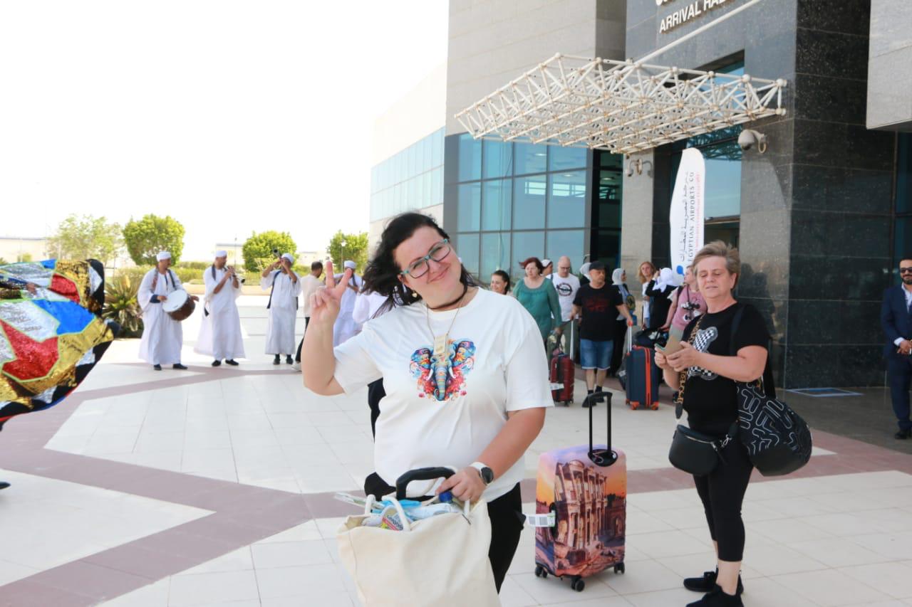 استقبال أولى الرحلات الجوية بمطار العاصمة الدولى (9)