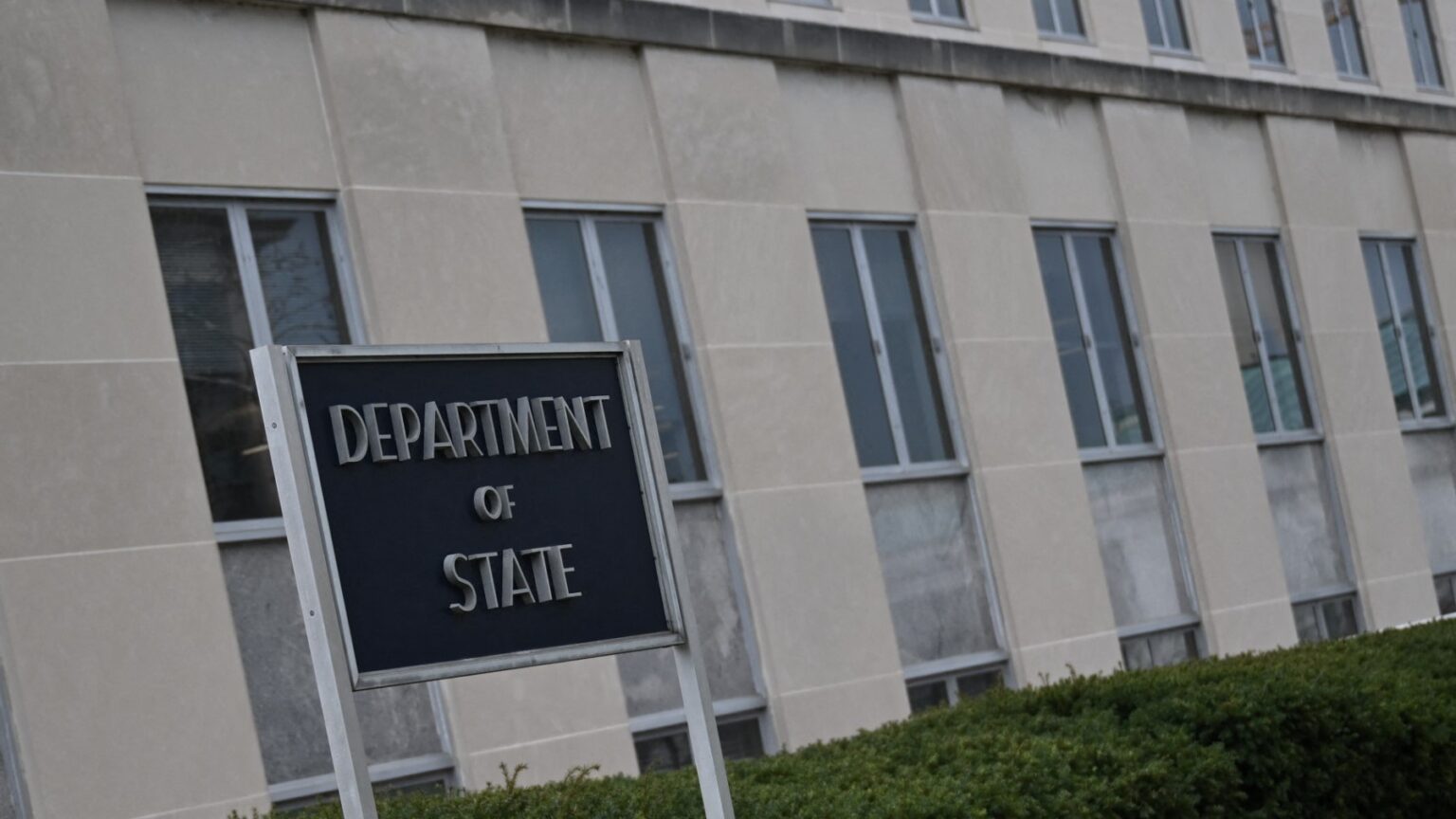 أميركا في حالة تأهب قصوى تحسباً لضربة إسرائيلية محتملة على إيران أميركا في حالة تأهب قصوى تحسباً لضربة إسرائيلية محتملة على إيران