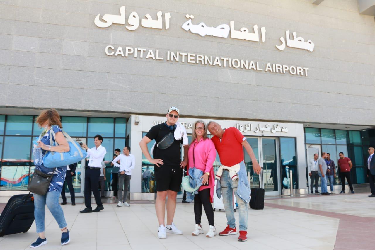 استقبال أولى الرحلات الجوية بمطار العاصمة الدولى (4)