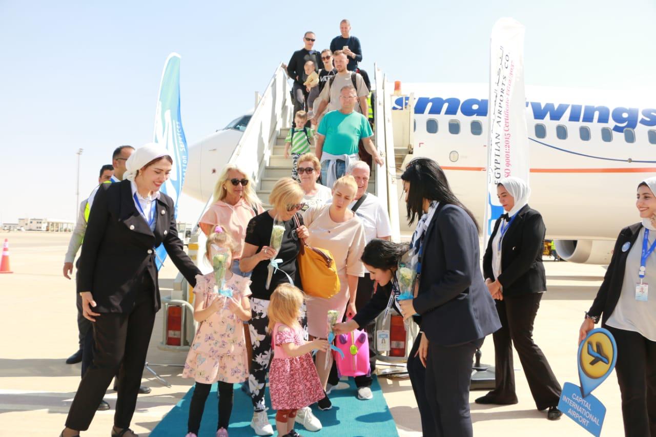 استقبال أولى الرحلات الجوية بمطار العاصمة الدولى (7)