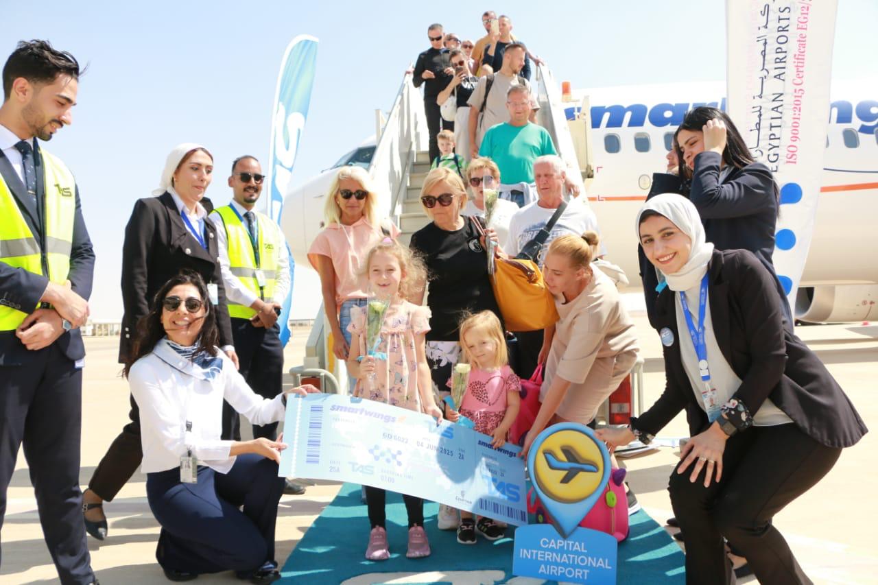 استقبال أولى الرحلات الجوية بمطار العاصمة الدولى (8)