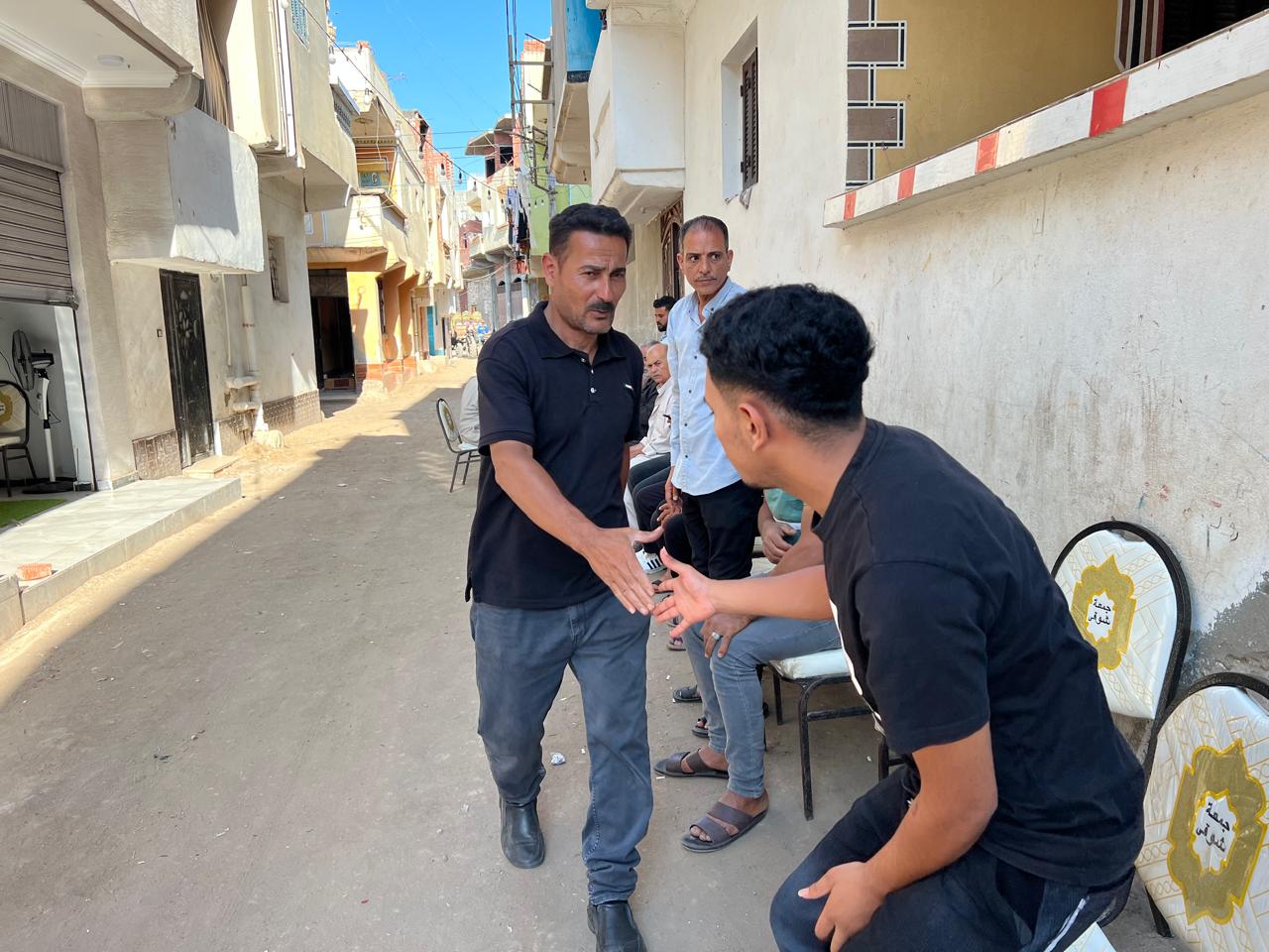 أسرة شهيد الشهامة تستقبل واجب العزاء أسرة شهيد الشهامة تستقبل واجب العزاء