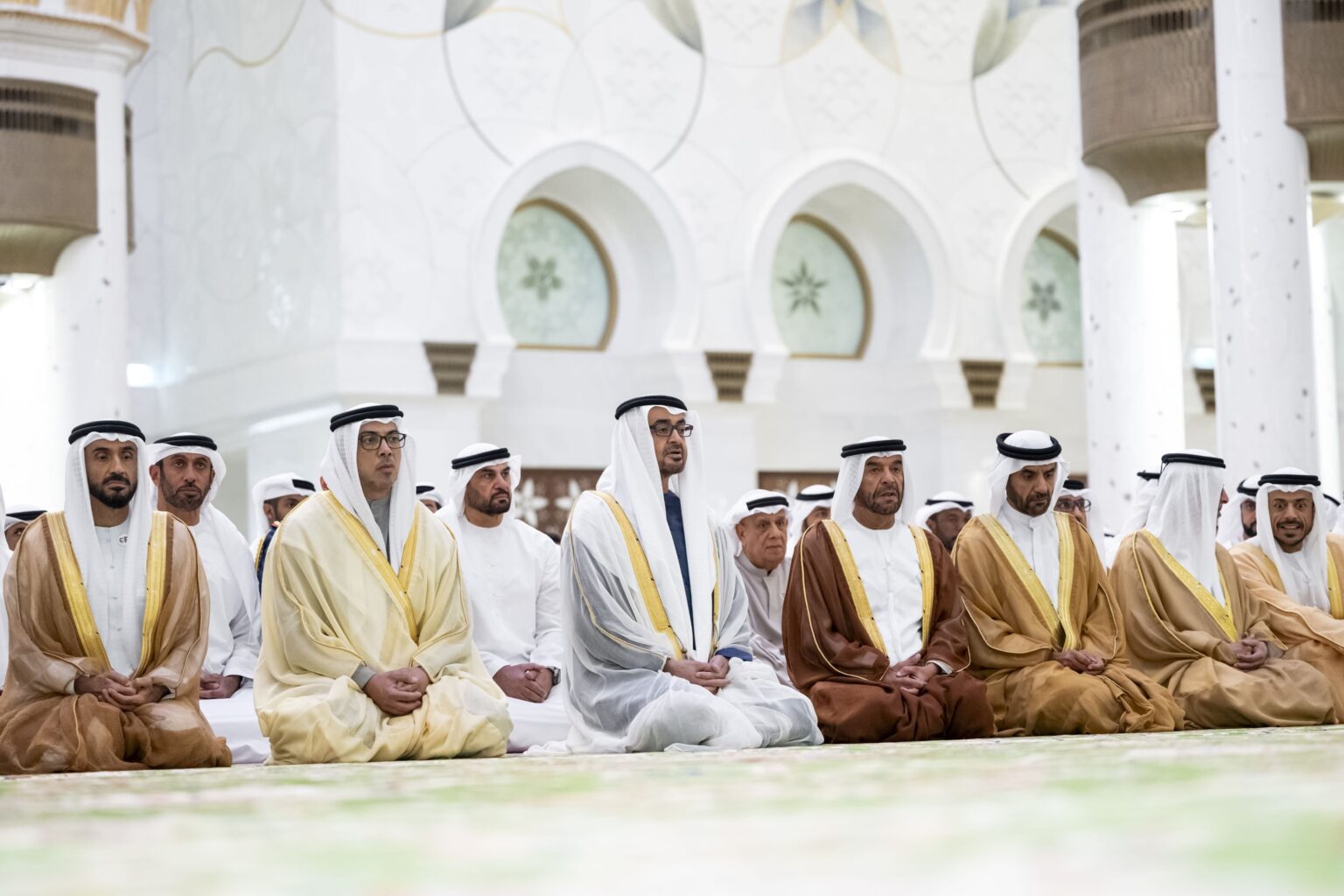رئيس الدولة يؤدي صلاة عيد الأضحى في جامع الشيخ زايد بأبوظبي رئيس الدولة يؤدي صلاة عيد الأضحى في جامع الشيخ زايد بأبوظبي