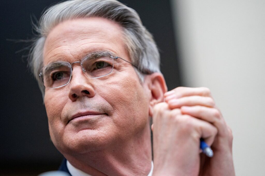 أمريكا تفرض عقوبات على شبكة “مصرفية موازية” تابعة لإيران أمريكا تفرض عقوبات على شبكة "مصرفية موازية" تابعة لإيران