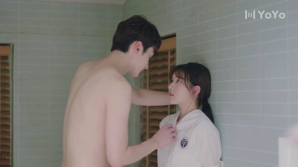 ماذا يفعل فجأة ؟ و لماذا انا لا امانع ❤️😍( ارجوك اطمئن يا سيد لينغ )