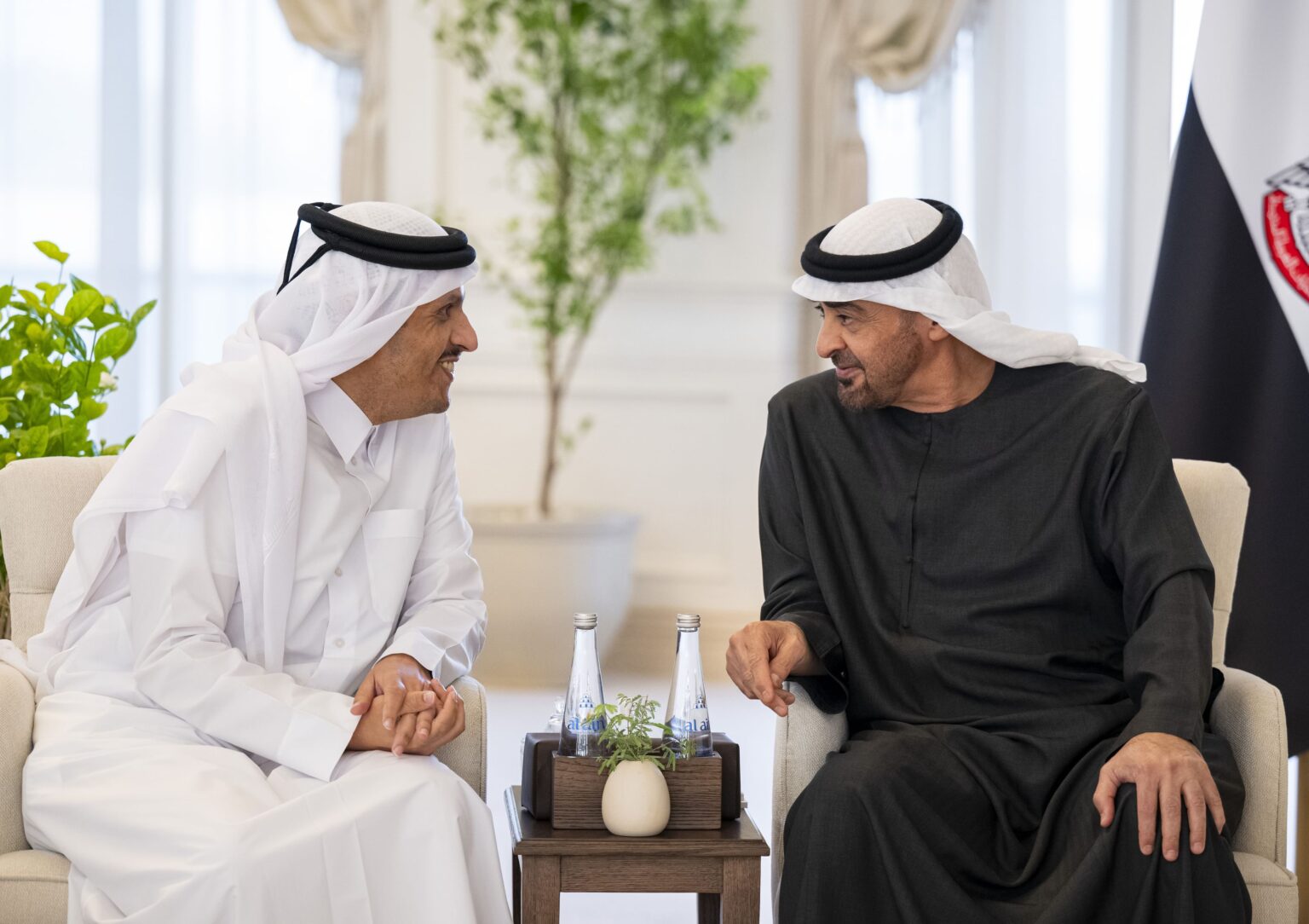 رئيس الدولة يستقبل رئيس مجلس الوزراء وزير خارجية قطر