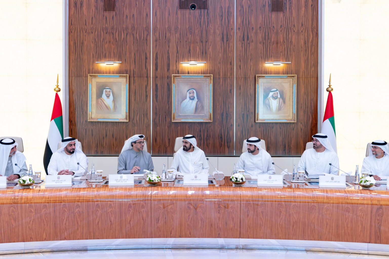 الإمارات الخامسة عالمياً مع أهم 4 دول في العالم من حيث تنافسية الاقتصاد وكفاءة الحكومة وقوة التشريعات وأفضلية بيئة الأعمال