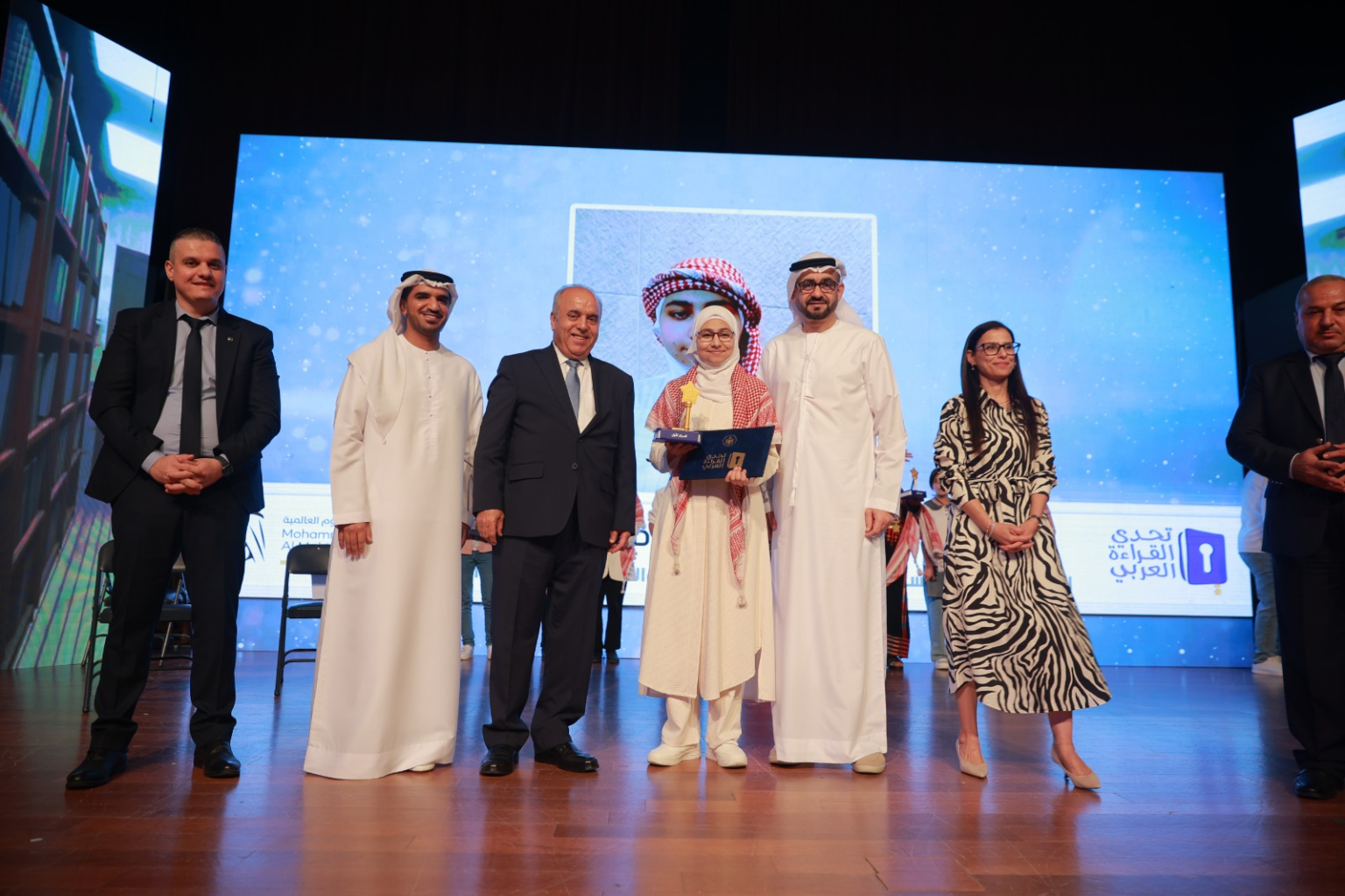 لمار الجعافرة بطلة لتحدي القراءة العربي في الأردن لمار الجعافرة بطلة لتحدي القراءة العربي في الأردن