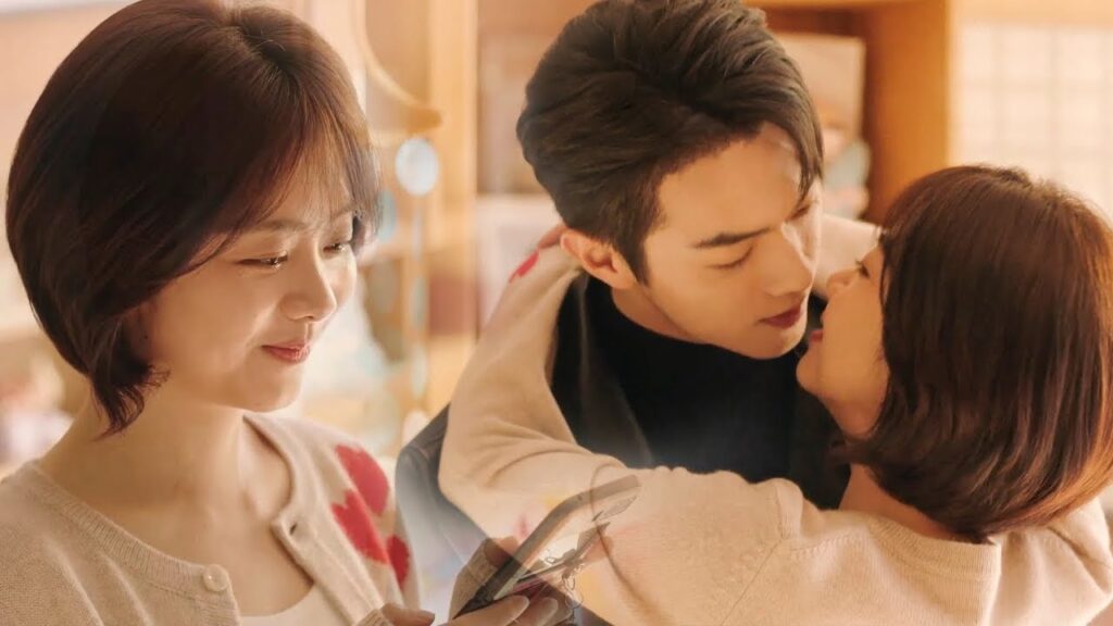 يهرع الرئيس الوسيم لإقناع فتاته بالتصالح معه فيضعها مباشرة على السرير ويقبلها❤️مشهد من "جميلة مثلك"