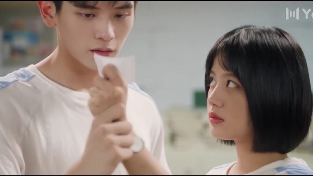 يكتشف بأنها سرقت الأسئلة و قد تفصل من المدرسة 😱💔(  لا تغادر بعد المدرسة )