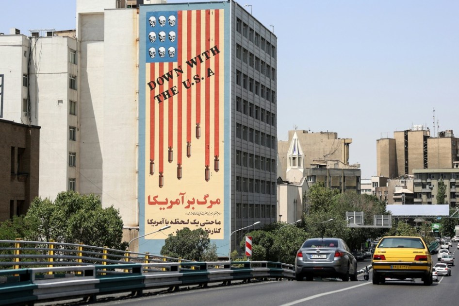 إسرائيل تكثّف ضرباتها على طهران وتستهدف الحرس الثوري وسجن إيوين إسرائيل تكثّف ضرباتها على طهران وتستهدف الحرس الثوري وسجن إيوين