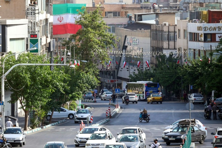 حركة خفيفة في شوارع طهران وهدوء تخرقه الضربات الاسرائيلية حركة خفيفة في شوارع طهران وهدوء تخرقه الضربات الاسرائيلية