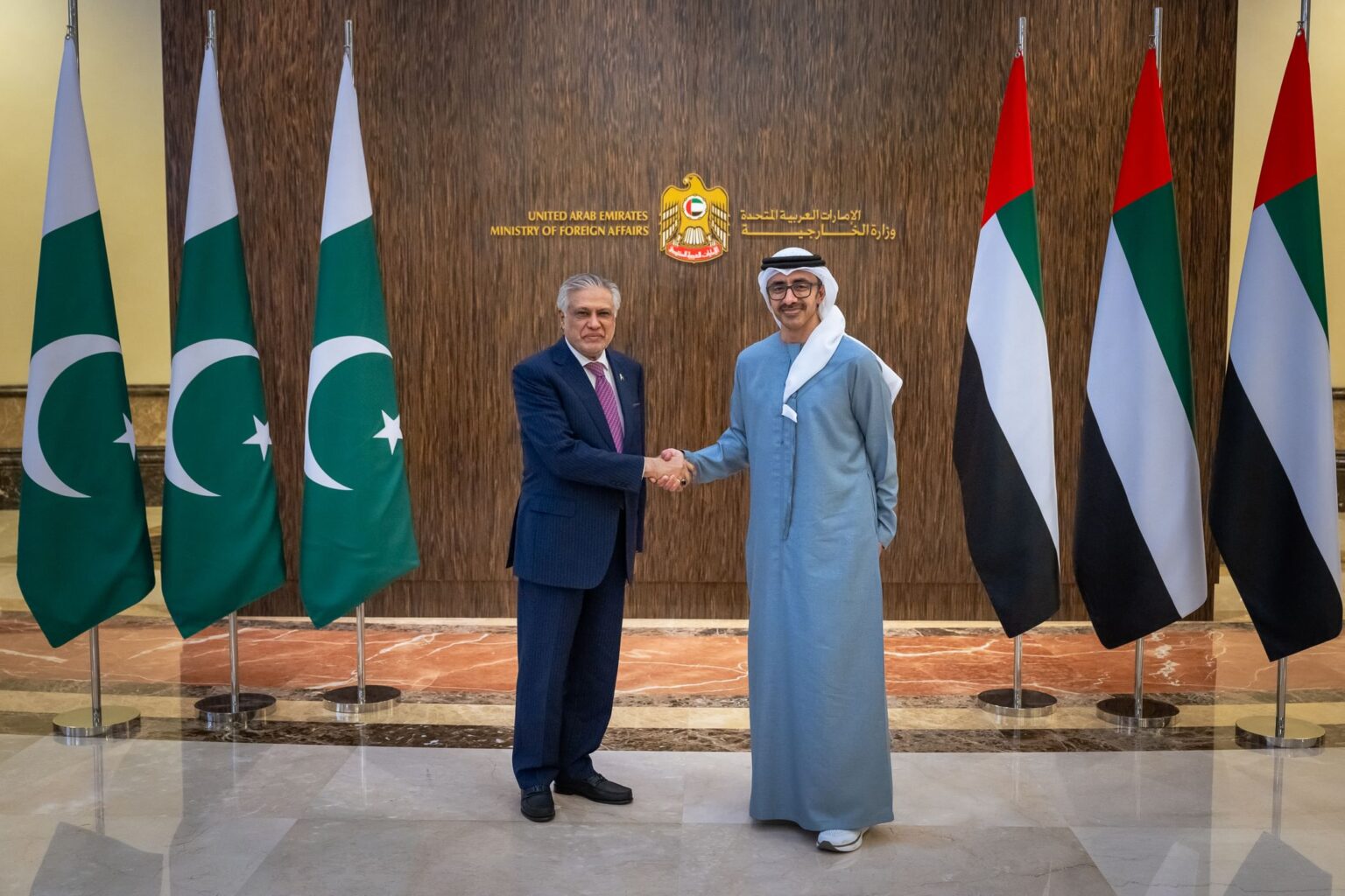 الإمارات وباكستان توقعان مذكرة تفاهم بشأن الإعفاء المتبادل من تأشيرة الدخول بين البلدين الإمارات وباكستان توقعان مذكرة تفاهم بشأن الإعفاء المتبادل من تأشيرة الدخول بين البلدين